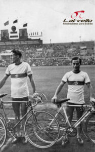 1953. gads, daudzdienu velobrauciens Maskavā, pirmais Alberts Džarcāns