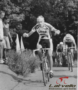 2000. gada 8. februāris. Andris Reiss finišā.