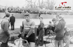 1965.gads Latvijas čempionāts Ventspilī I.Bodnieks pēc kārtējā sprinta brauciena.