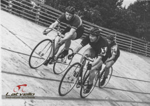 1956. gada 13. jūlijs, sprints, Latvijas meistarsacīkstes, augšā Jānis Deisons