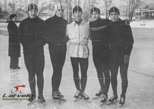 1953. gads, Jānis Deisons, pirmais no kreisās