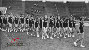 1953/1954.gads.Laimdota, pirmā rinda, no kreisās puses pirmā.