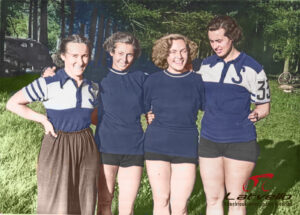 1950.gadu vidus.Latvijas treka riteņbraucējas pēc Latvijas meistarsacīkstēm, no kreisās Ārija Cakule, Laimrota, Māra Japiņa un Marga Vītiņa