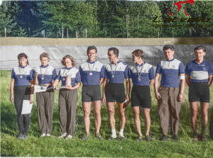 1960.gadu sākums. Senču sila velotreks.No labās :nezināms, Emīlija Sonka, Māra Japiņa, Aivars Iškovs Dzinars Lācis, nezināms, Jānis Deisons, Pēteris Markots.